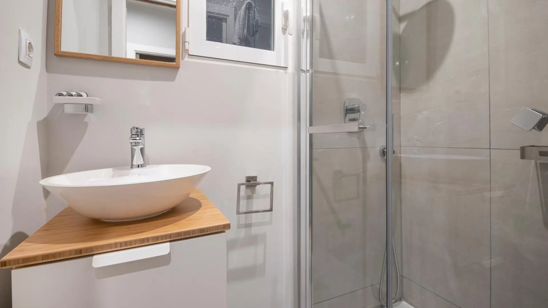 Apartamento 4 Dormitorios En Calle Rosello You Stylish Apartments Barcelona 0*,  Spain